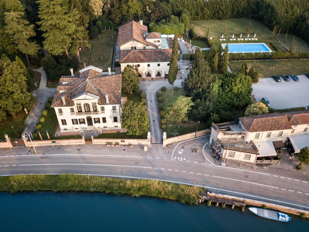 Relais Et Châteaux Franceschi Hôtel